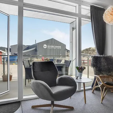 Apartment 2 Bedroom Stunning In *